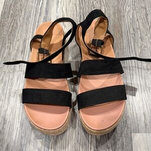Universal Thread Black and Tan Strappy Sandals
